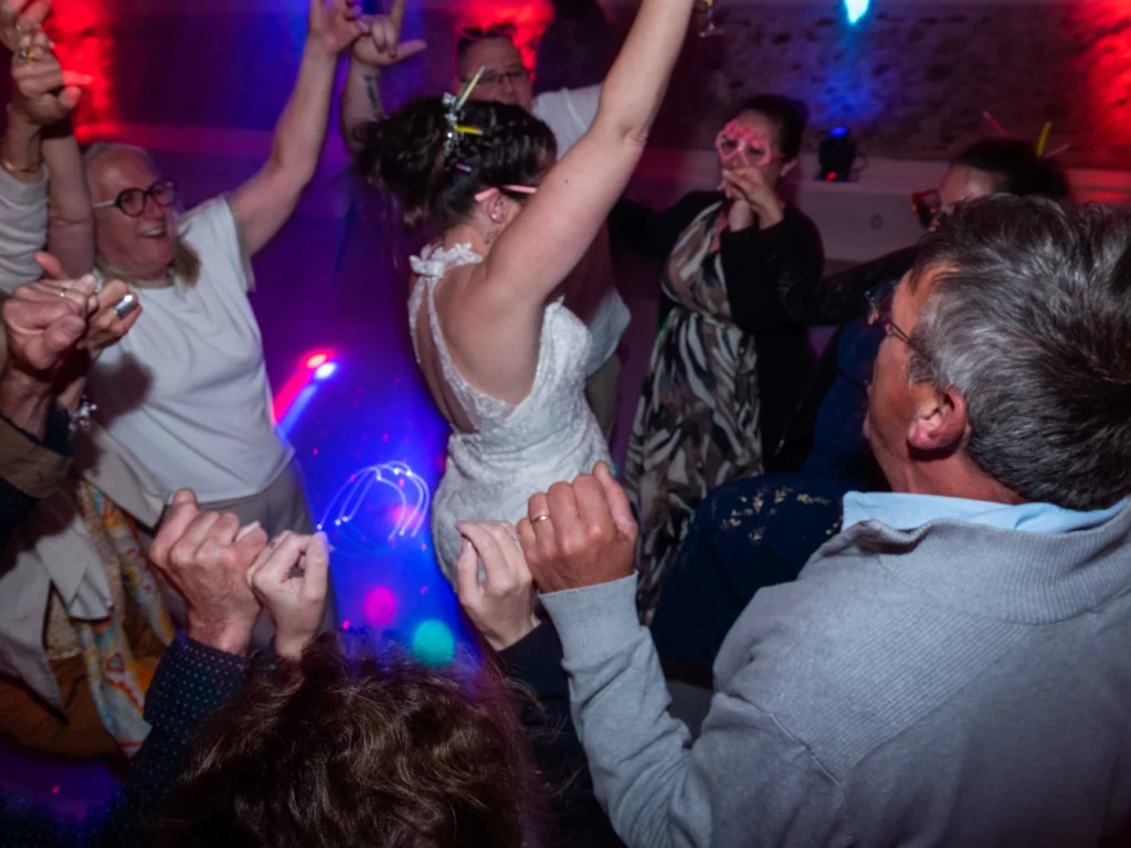 Marié qui fait la fête sur chaumes en brie