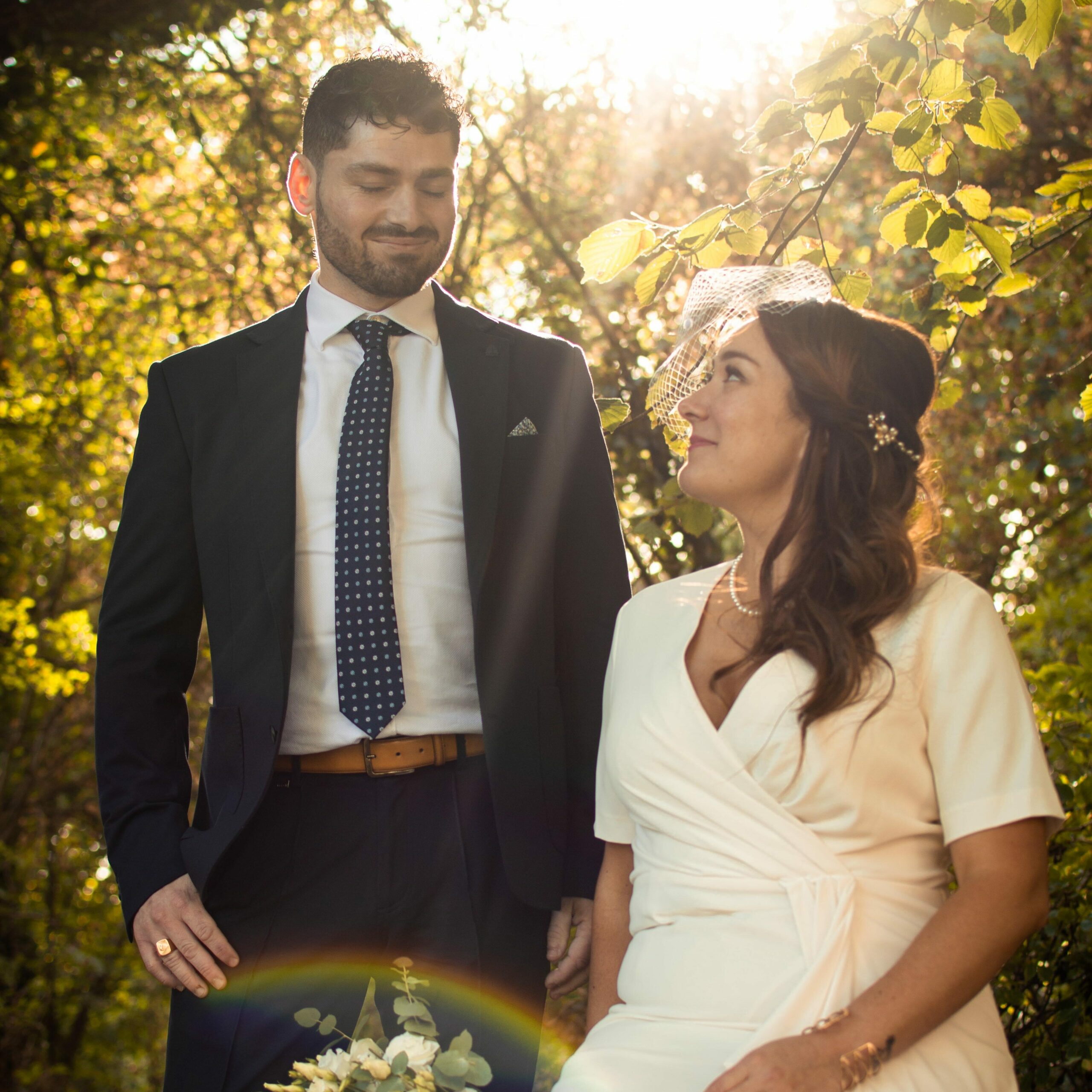 photo mariage soleil bouquet bague